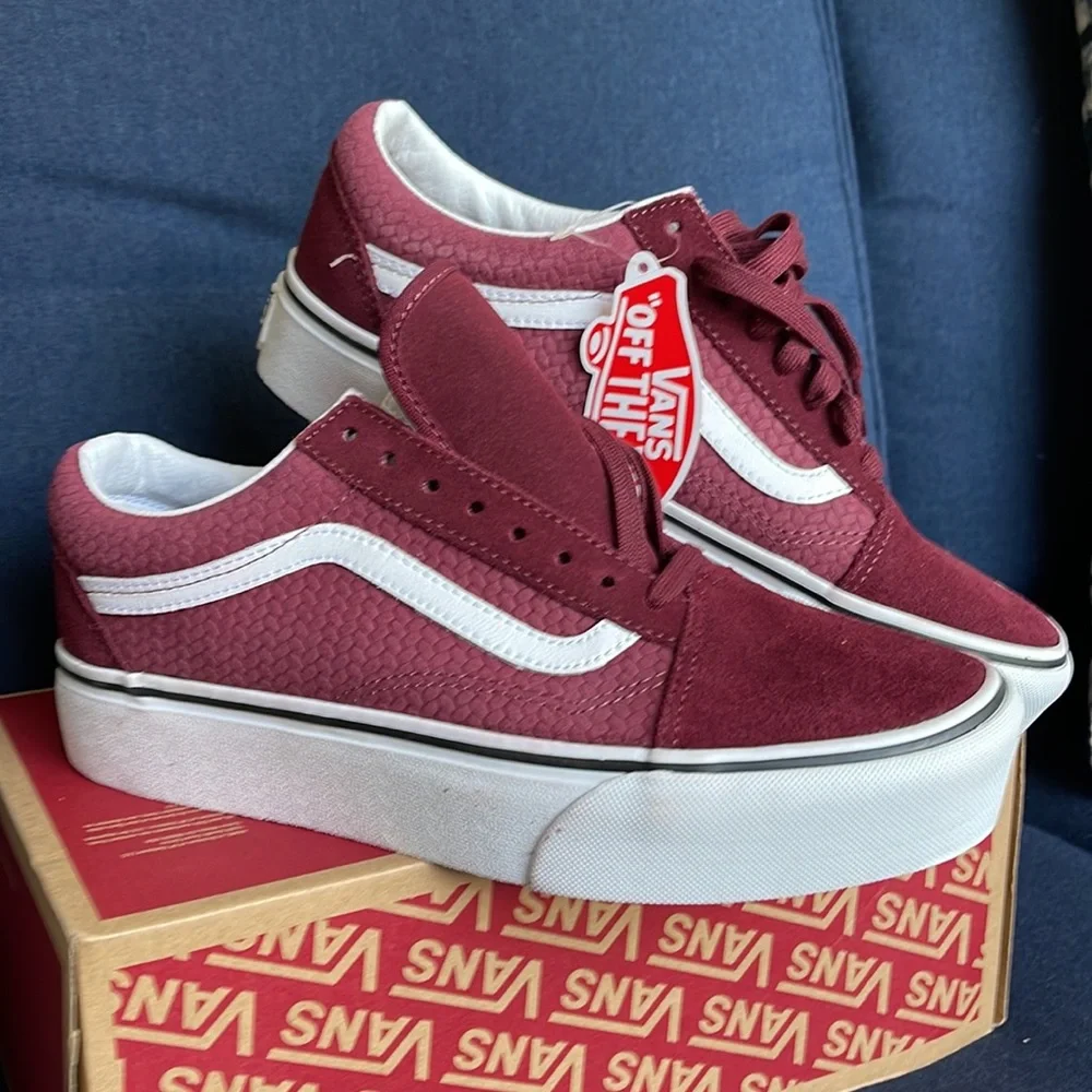 Vans Old Skool Platforms Suede Emboss WMNS